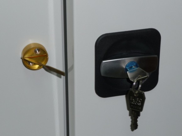 Опечатывающие плашки